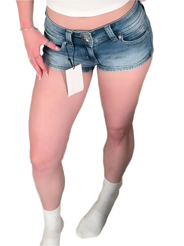 שורטס דנים קצרים בגזרת Y2K