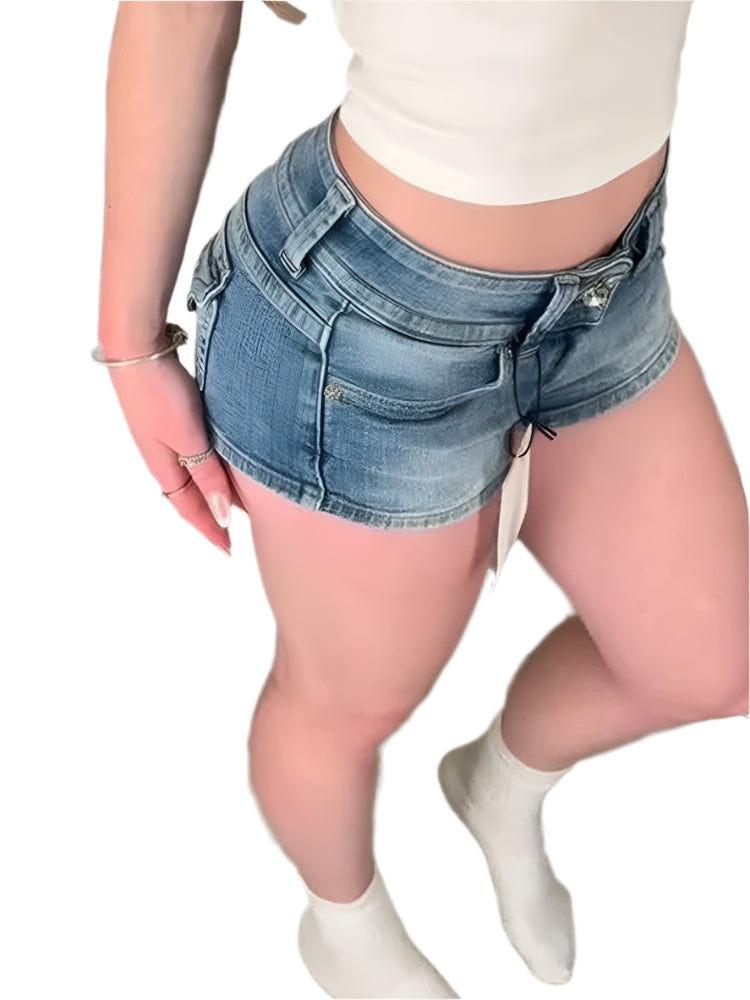 שורטס דנים קצרים בגזרת Y2K