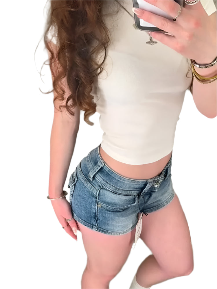 שורטס דנים קצרים בגזרת Y2K